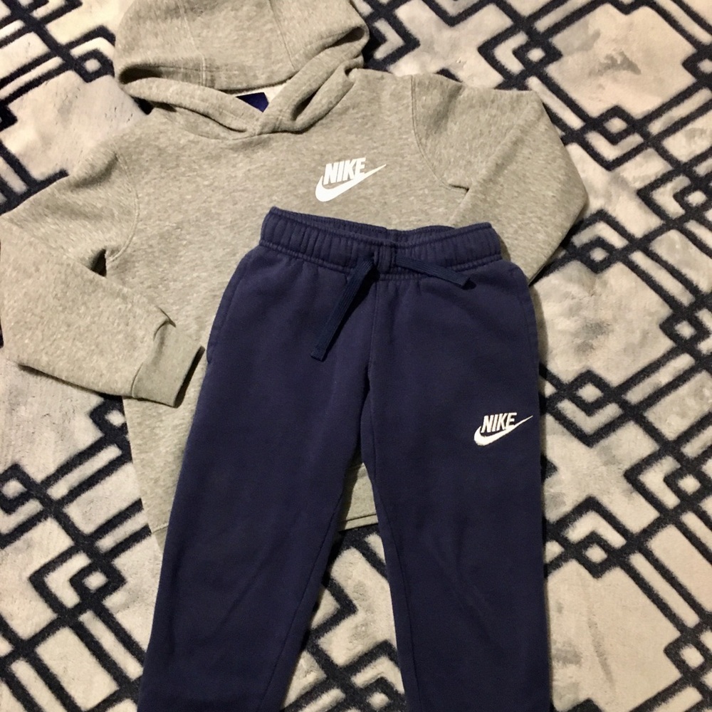 Boy’s Nike Sweatshirt & Sweatpants Set